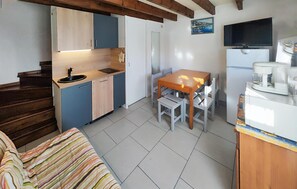 Interior - 2 bedroom amazing home in Marseillan (Marseillan)