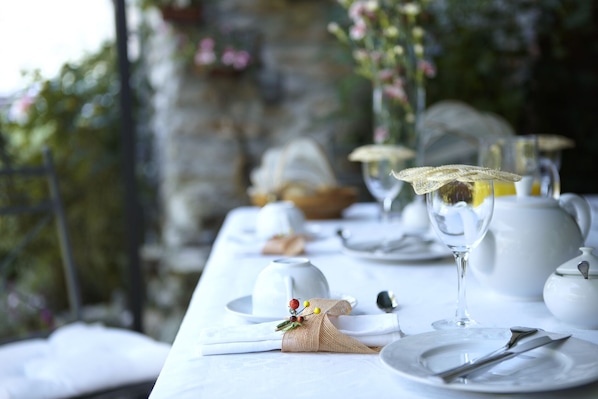 Free daily full breakfast - Antico Borgo Sanda Lago Maggiore (Casalzuigno)