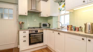 Dishwasher, cookware/dishes/utensils