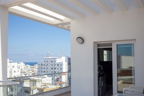 Immaculate 2-bed Penthouse in Kyrenia