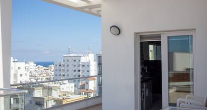 Immaculate 2-bed Penthouse in Kyrenia