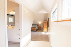 6 habitaciones, tabla de planchar con plancha, wifi y ropa de cama 