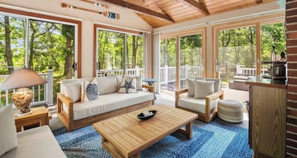 Classic Home close to Ponds Dog Welcome!