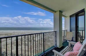 Interior - 502 Summerhouse by Avantstay Ocean Front Condo w/ Community Pool Access (Isle of Palms)