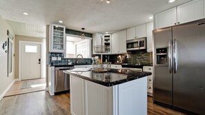 冷蔵庫、電子レンジ、オーブン、食器洗い機