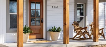 Lovely DOWNTOWN CODY: Salsbury Corner Cottage