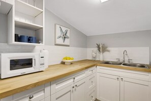 Fridge, microwave, dining tables - Beachcomber Beach Casita | Steps to The Sand! (Clearwater Beach)