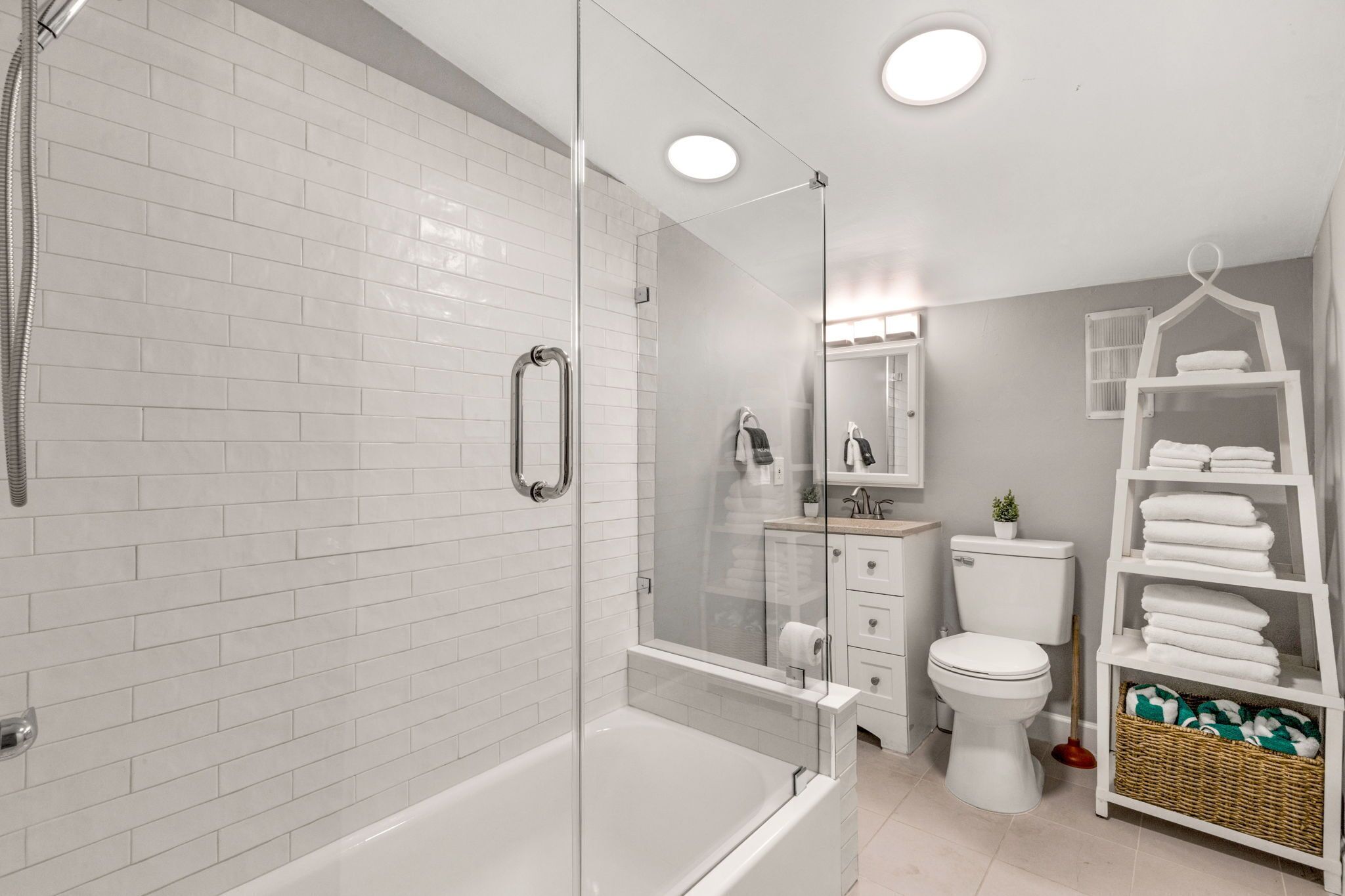 Bathtub, hair dryer, towels