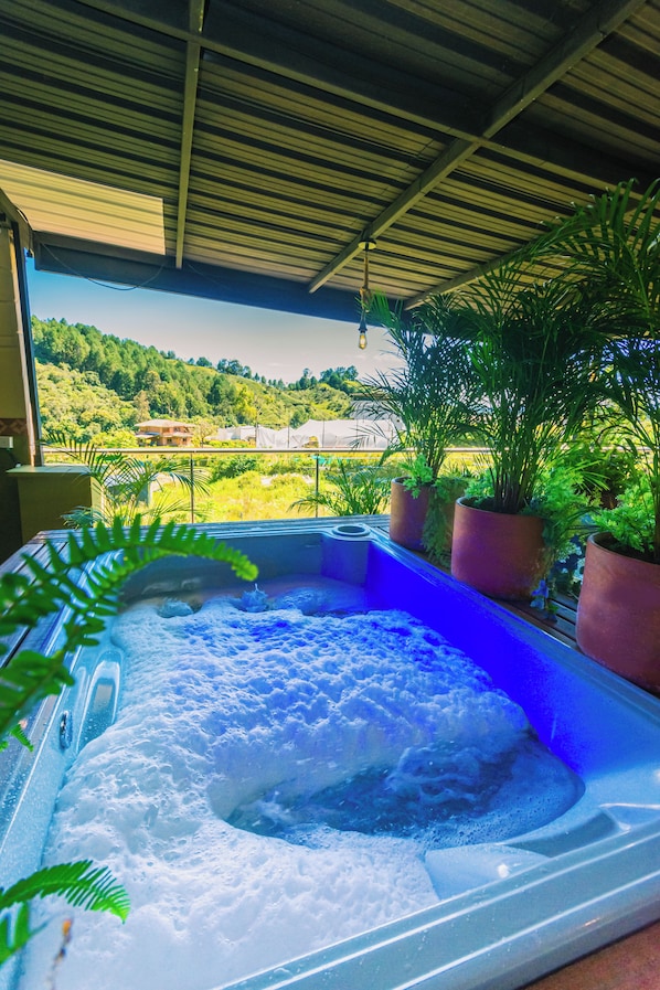 Outdoor spa tub