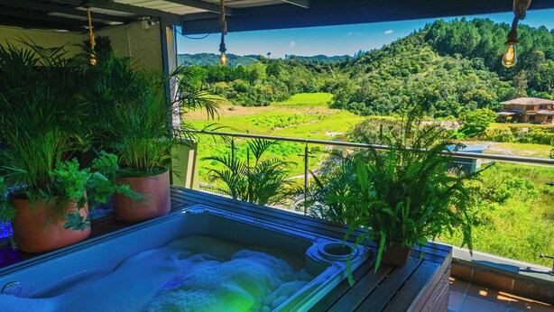 مغطس سبا خارجي