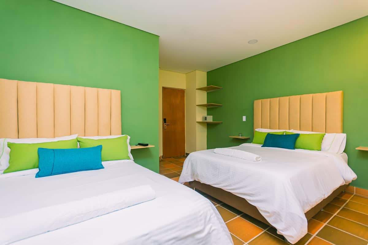Standard-Vierbettzimmer, 2Â Doppelbetten, Bergblick