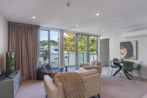 TV - Malthouse Lane City Apartment 3 - Spacious inner-city apartment in Nelson (Nelson)