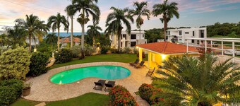 New listing! Amazing views, walk to beach!