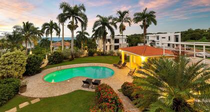 New listing! Amazing views, walk to beach!