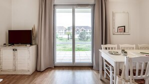 Interior - Nice apartment for 8 guests with pool, WIFI, TV, terrace and pets allowed (Le Verdon-sur-mer)