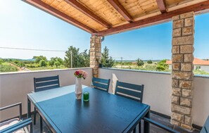 Outdoor dining - Pet friendly home in Tinj (Tinj)