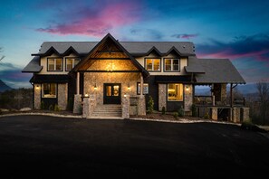 Exterior - Welcome to Dancing Fox! Luxury 7BR, Indoor Pool, Fire Pit, Wow Views!!! (Sevierville)