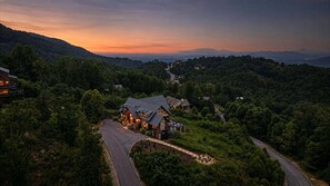 Exterior - Welcome to Dancing Fox! Luxury 7BR, Indoor Pool, Fire Pit, Wow Views!!! (Sevierville)