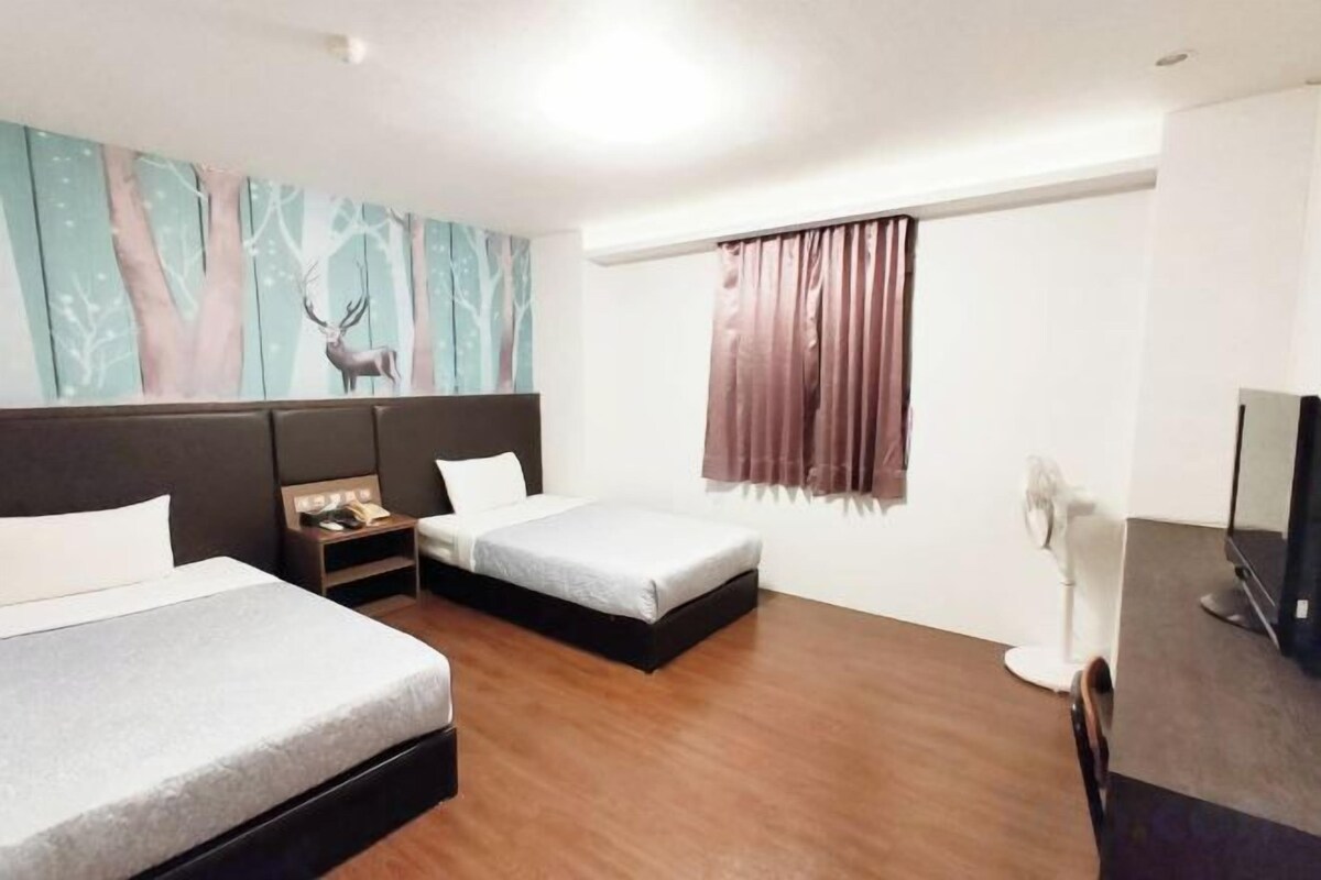 Desk, laptop workspace, WiFi (free), bed sheets