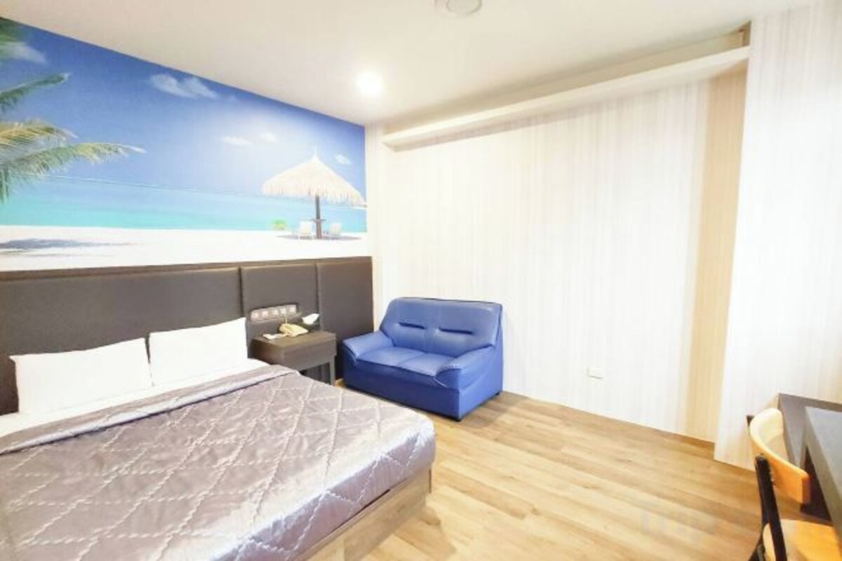 Desk, laptop workspace, WiFi (free), bed sheets