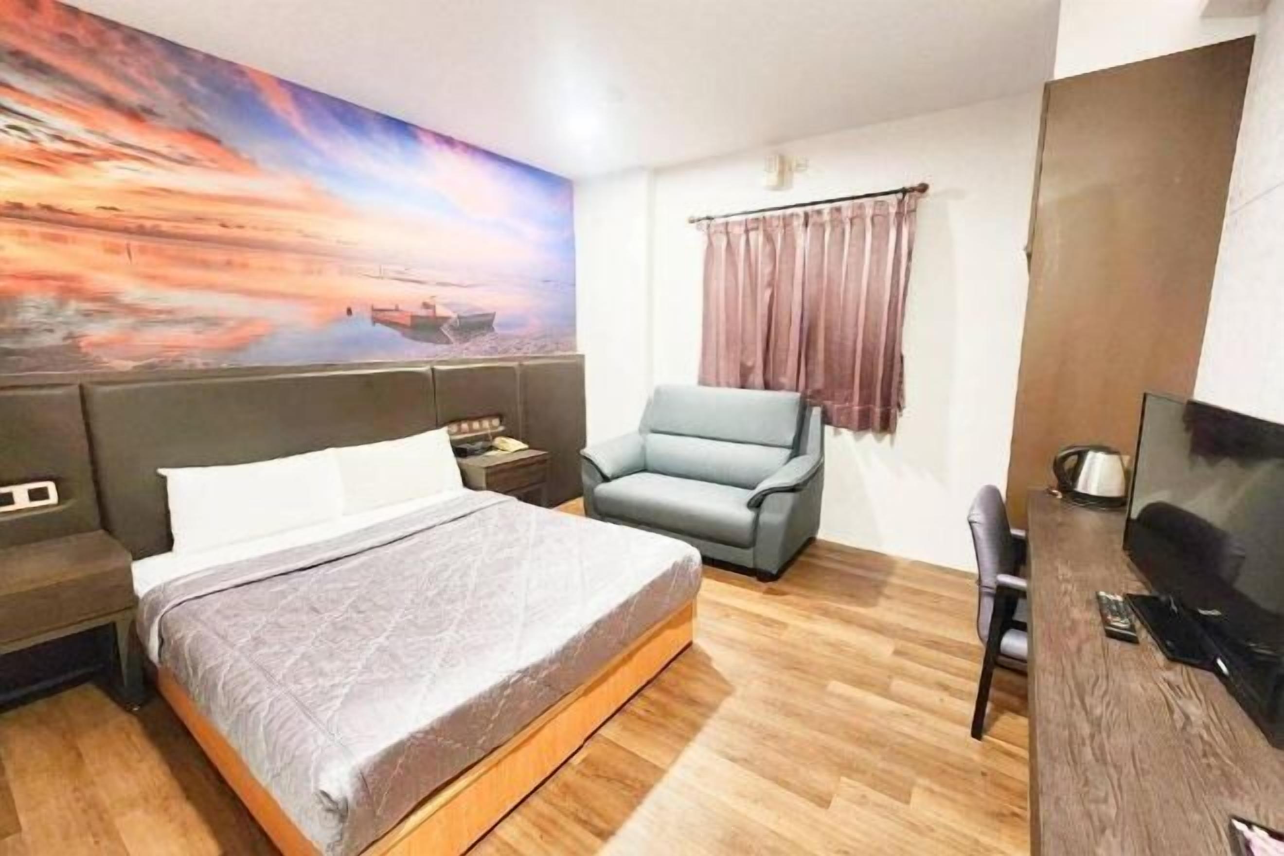 Desk, laptop workspace, free WiFi, bed sheets