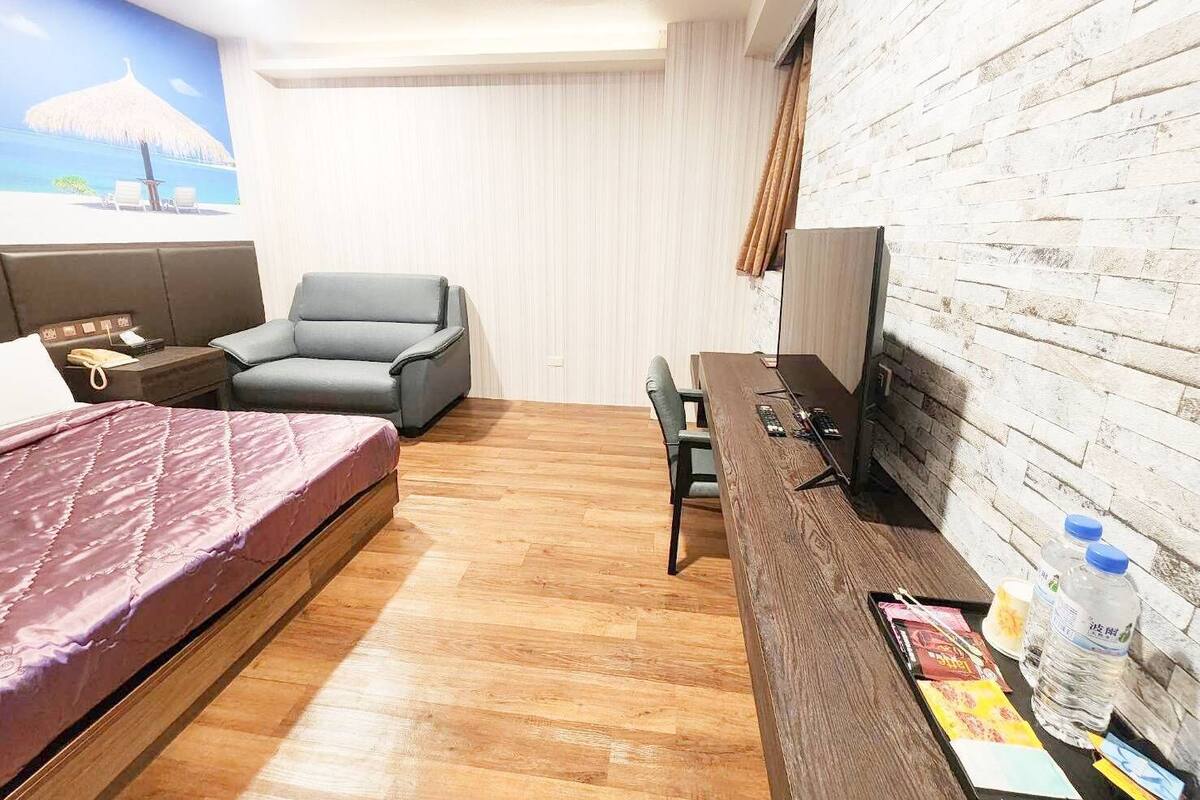 豪華雙人房 | 書桌、手提電腦工作空間、免費 Wi-Fi、床單