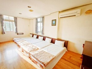 Habitació estàndard, diversos llits | Escriptori, espai de treball apte per a portàtils i wifi gratuïta 