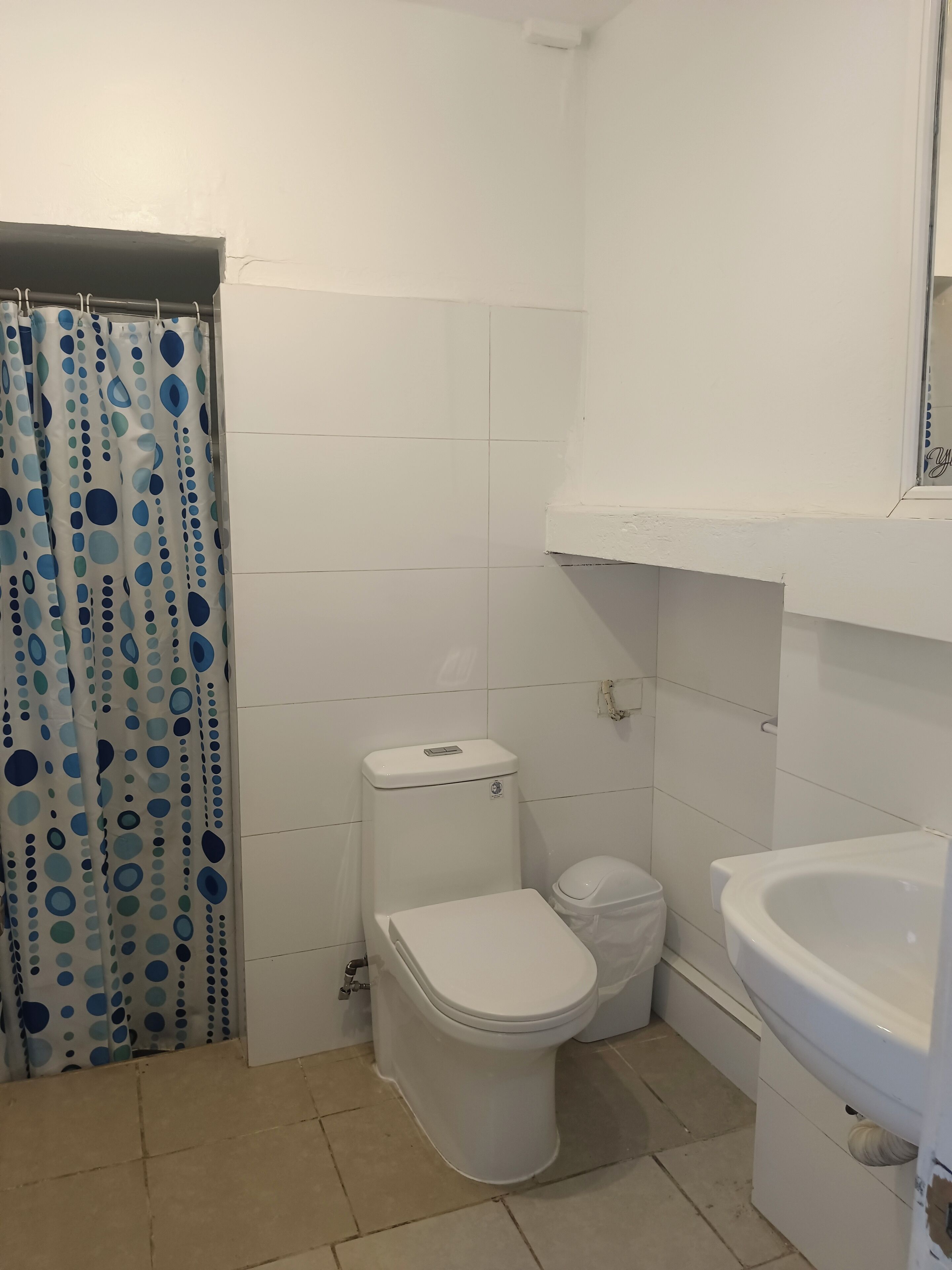 A bathroom with a toilet, a bidet, and a sink.