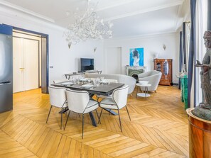 Dining - Appartement du Pilot - Welkeys (Neuilly-sur-Seine)