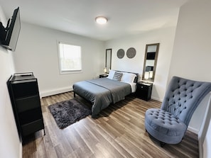 2 chambres, bureau, fer et planche à repasser, accès au Wi-Fi (inclus)