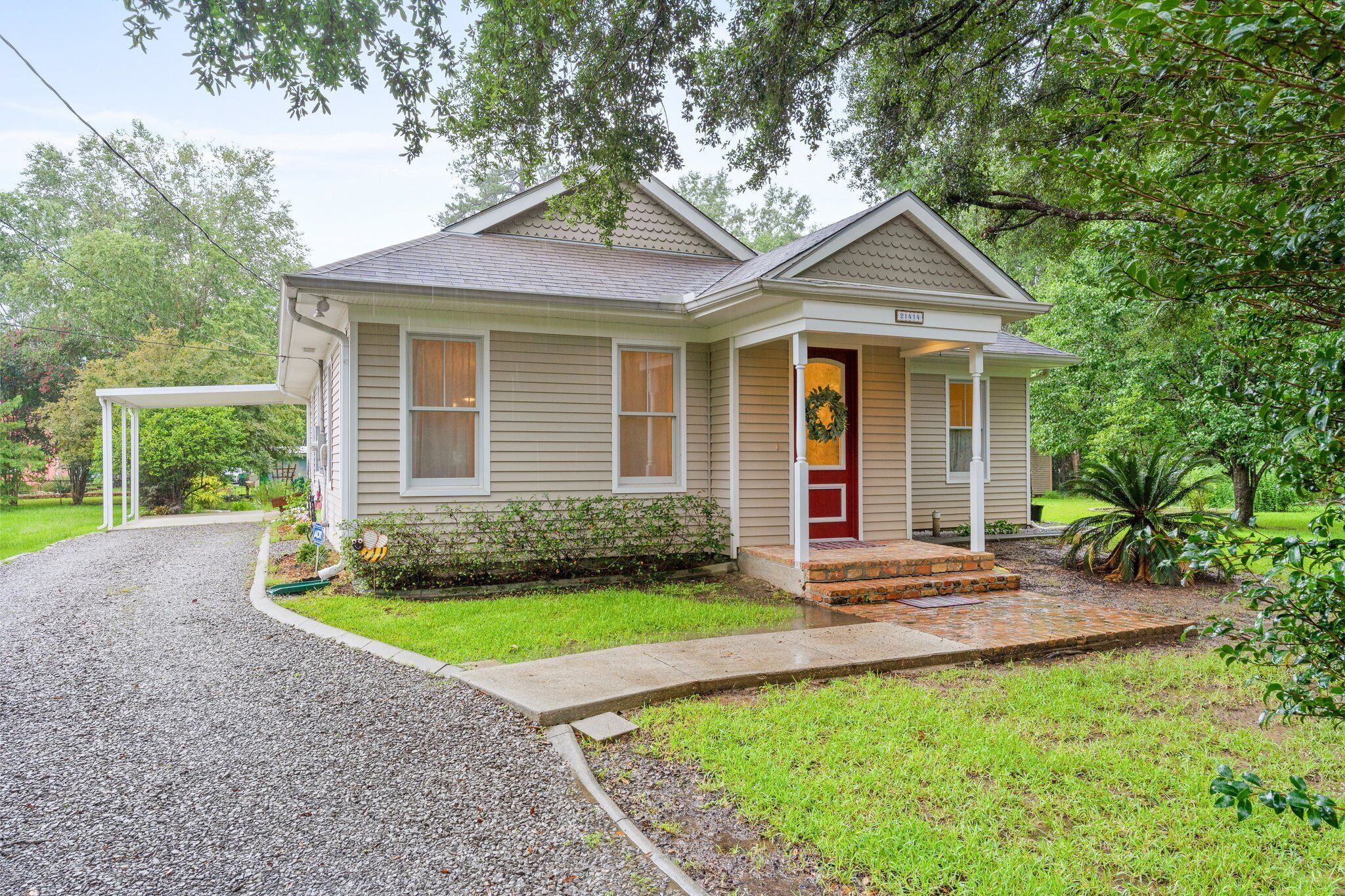 Cute home in Historic Abita Springs with tons of privacy.