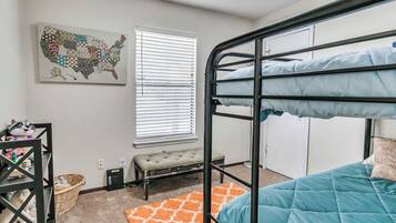 3 Schlafzimmer, Schreibtisch, Reisekinderbett, WLAN