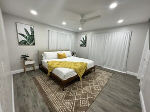 2 bedrooms, WiFi - Right off the main Weeki Wachee River! Beautiful updated home! (Spring Hill)