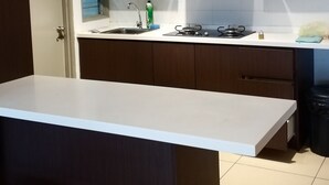 อพาร์ทเมนท์สำหรับครอบครัว, 3 ห้องนอน, ปลอดบุหรี่, วิวภูเขา | ครัวขนาดเล็กส่วนตัว