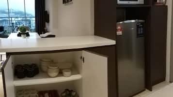 Familie appartement, 3 slaapkamers, niet-roken, uitzicht op bergen | Privékeuken | Een koelkast