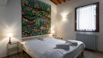 2 Schlafzimmer, Schreibtisch, BĂŒgeleisen/BĂŒgelbrett, WLAN