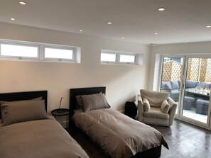 Studio, 2 Twin Beds | Free WiFi, bed sheets - The Hideaway Serviced Accommodation in Nottingham (Nottingham)