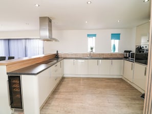 Ferienhaus | Eigene Küche | Kühlschrank, Geschirrspüler, Wasserkocher, Toaster