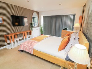 Cottage | 4 bedrooms, individually decorated, individually furnished, free WiFi - Hideaway (Lincoln)