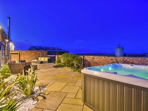 Outdoor spa tub - Hideaway (Lincoln)