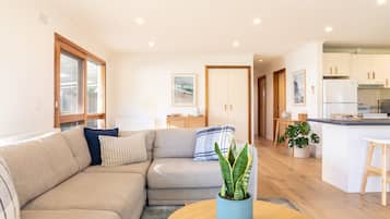 Family House, 4 Bedrooms, Non Smoking, Garden View | Living area