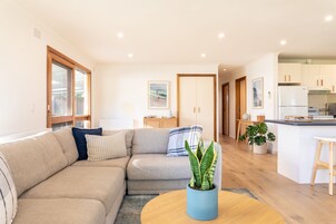 Family House, 4 Bedrooms, Non Smoking, Garden View | Living area