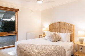 Decoración personalizada, muebles diferentes y escritorio 