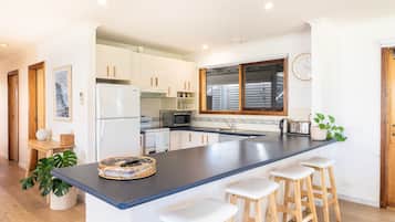 Casa familiar, 4 habitaciones, para no fumadores, vista al jardín | Cocina privada | Periquera