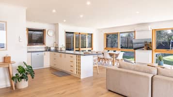 Casa familiar, 4 habitaciones, para no fumadores, vista al jardín | Área de sala de estar
