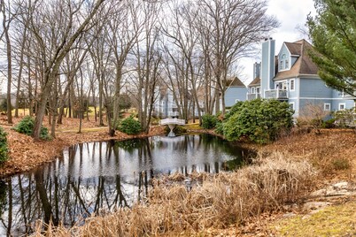 Peaceful Spa Villa Getaway - Hot Tub - 3 minutes to Mohegan Sun Casino