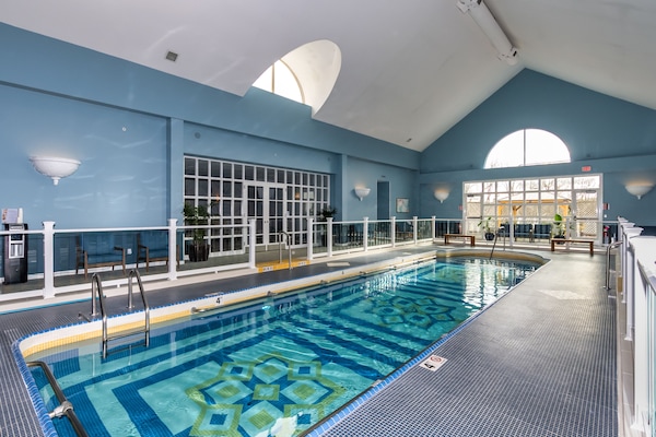 من حمّامات السباحة المغطاة، حمّام سباحة مُدفَّأ