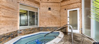Peaceful Spa Villa Getaway - Hot Tub - 3 minutes to Mohegan Sun Casino