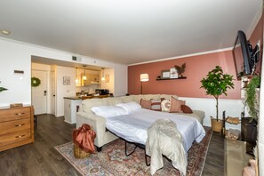 1 makuuhuone, memory foam -patjalliset sängyt, työpöytä