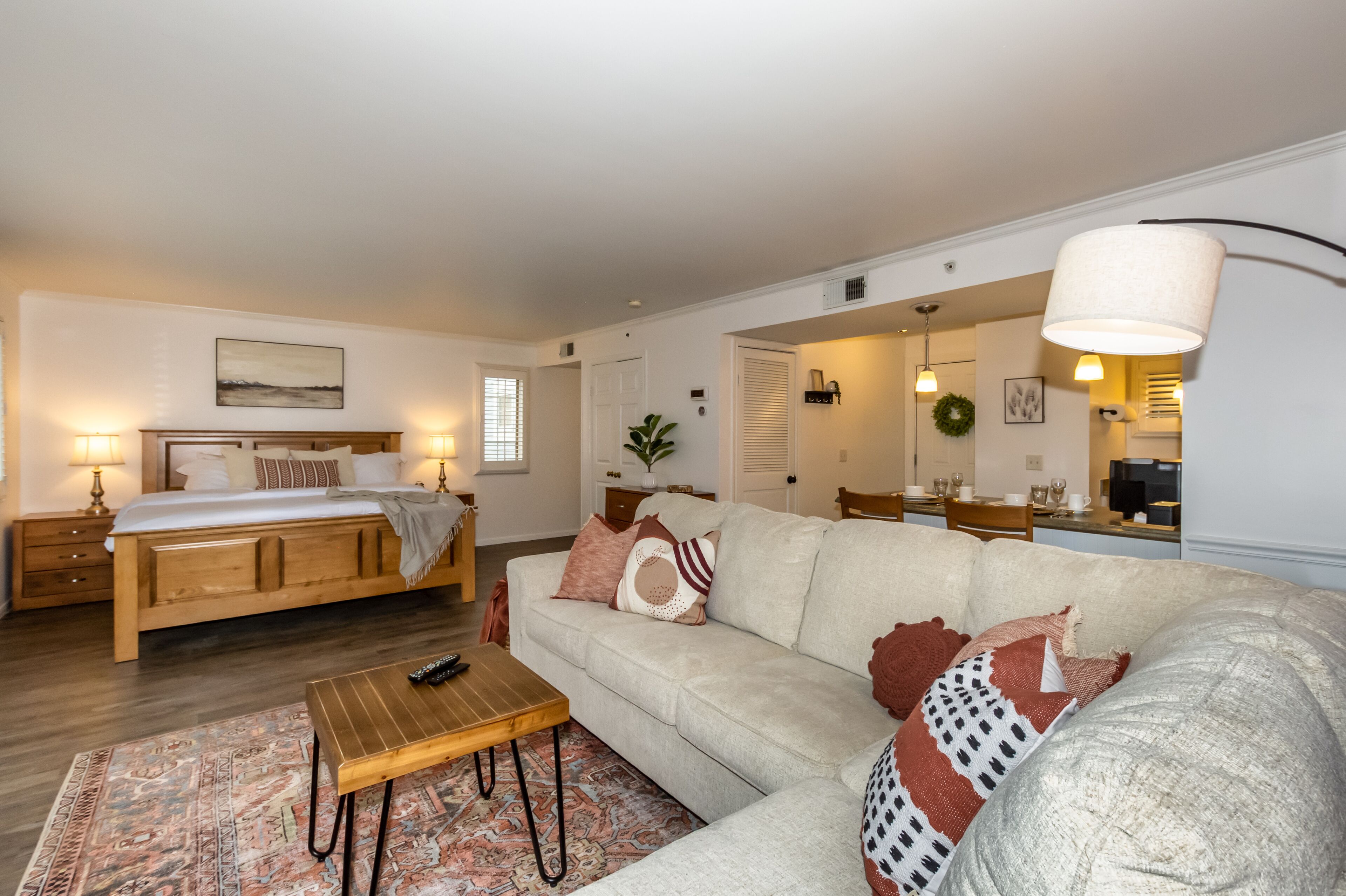 Smart TV, fireplace, Netflix, streaming services